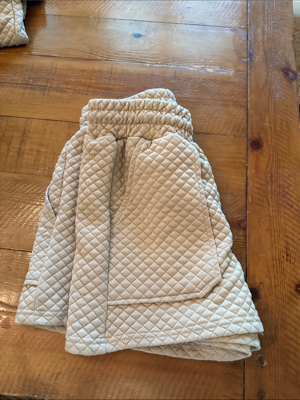 Velvet beige quilted short sleeve top by Velvet - Picture 3 of 4
